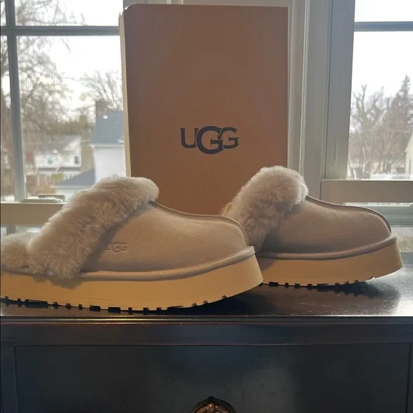 UGG Women's Cream Fluffy Slippers